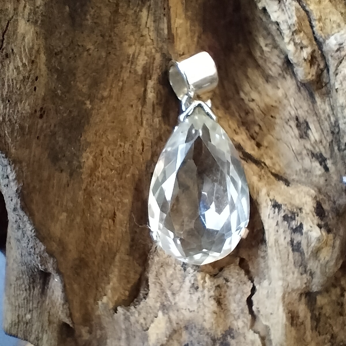 Pendentif cristal de roche monture inox